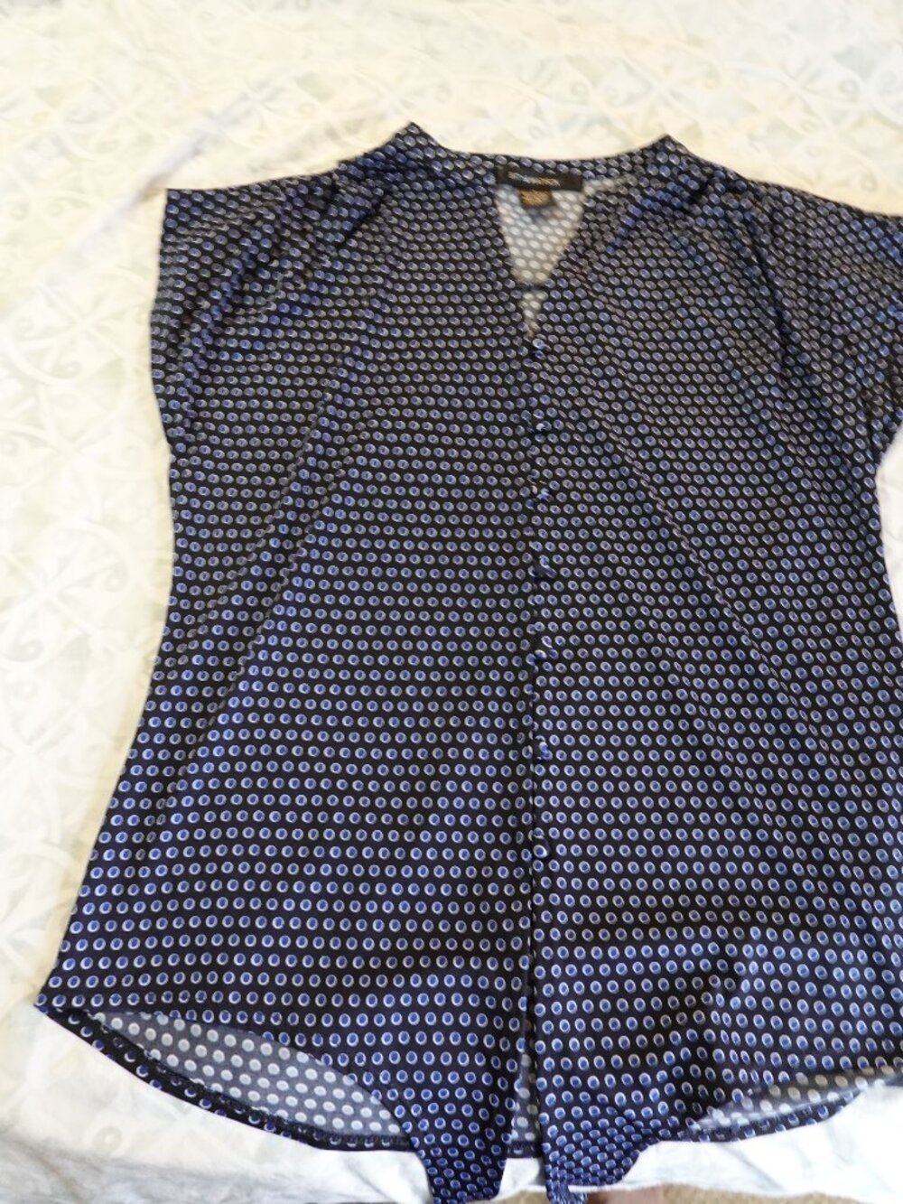 85th and Madison Cap Sleeve Button Up Blouse, Size small, Blue with polkadots